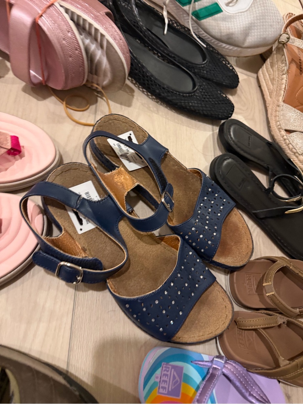 FLAWED 45 pairs Nordstrom shoe pallet! - Picture 10 of 16